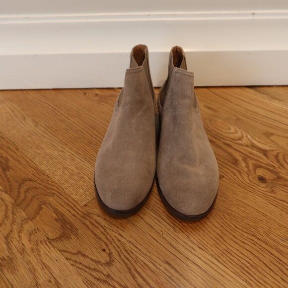 FRYE Mallory Chelsea Suede Leather boots taupe pull on booties fall heel 7.5 - Picture 3 of 11